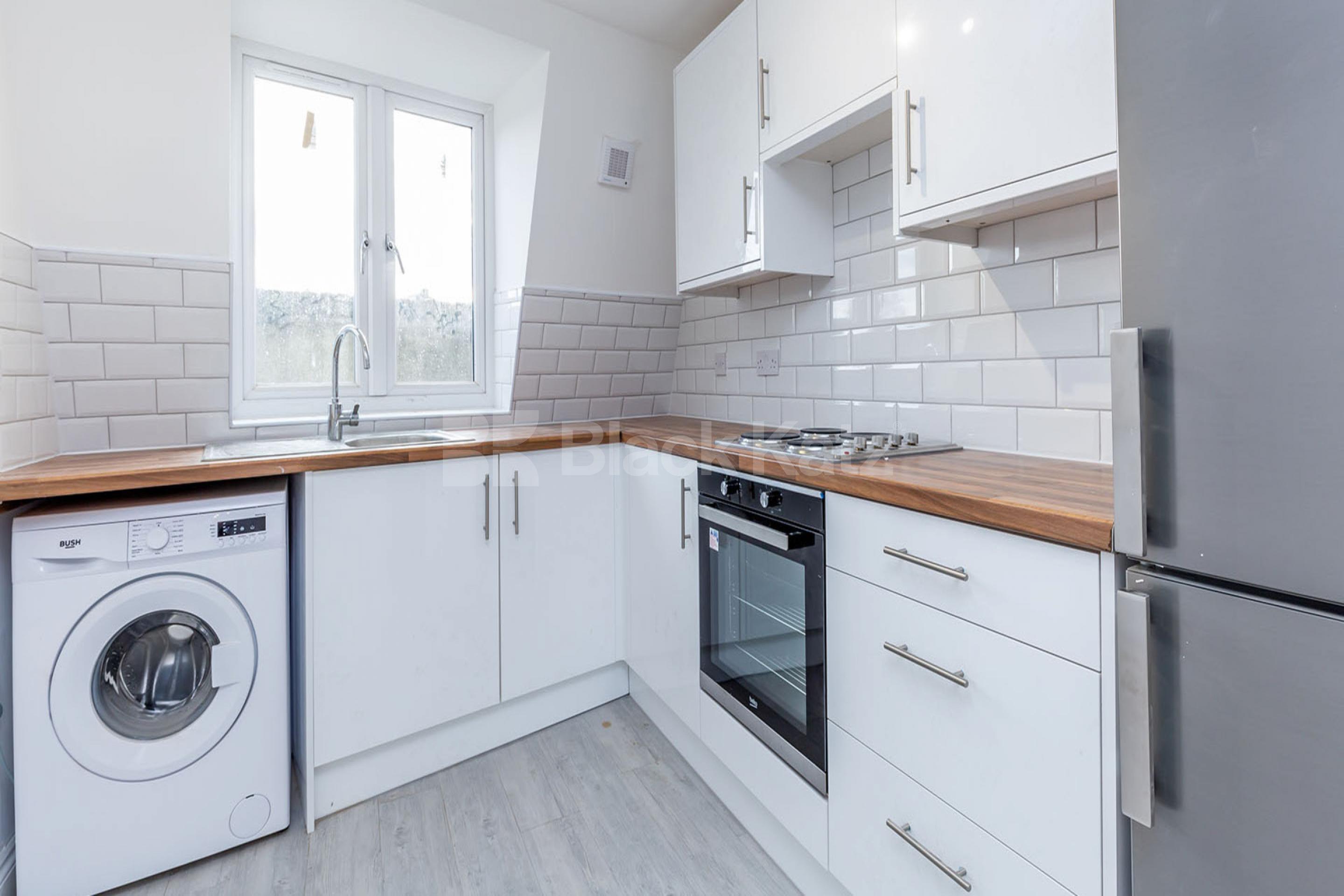 Superb top floor 1 bedroom property with a study  Foulden Road , Stoke Newington  N16
